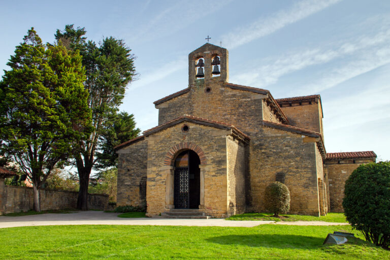 El Santullano - Iglesia de San Julián de los Prados