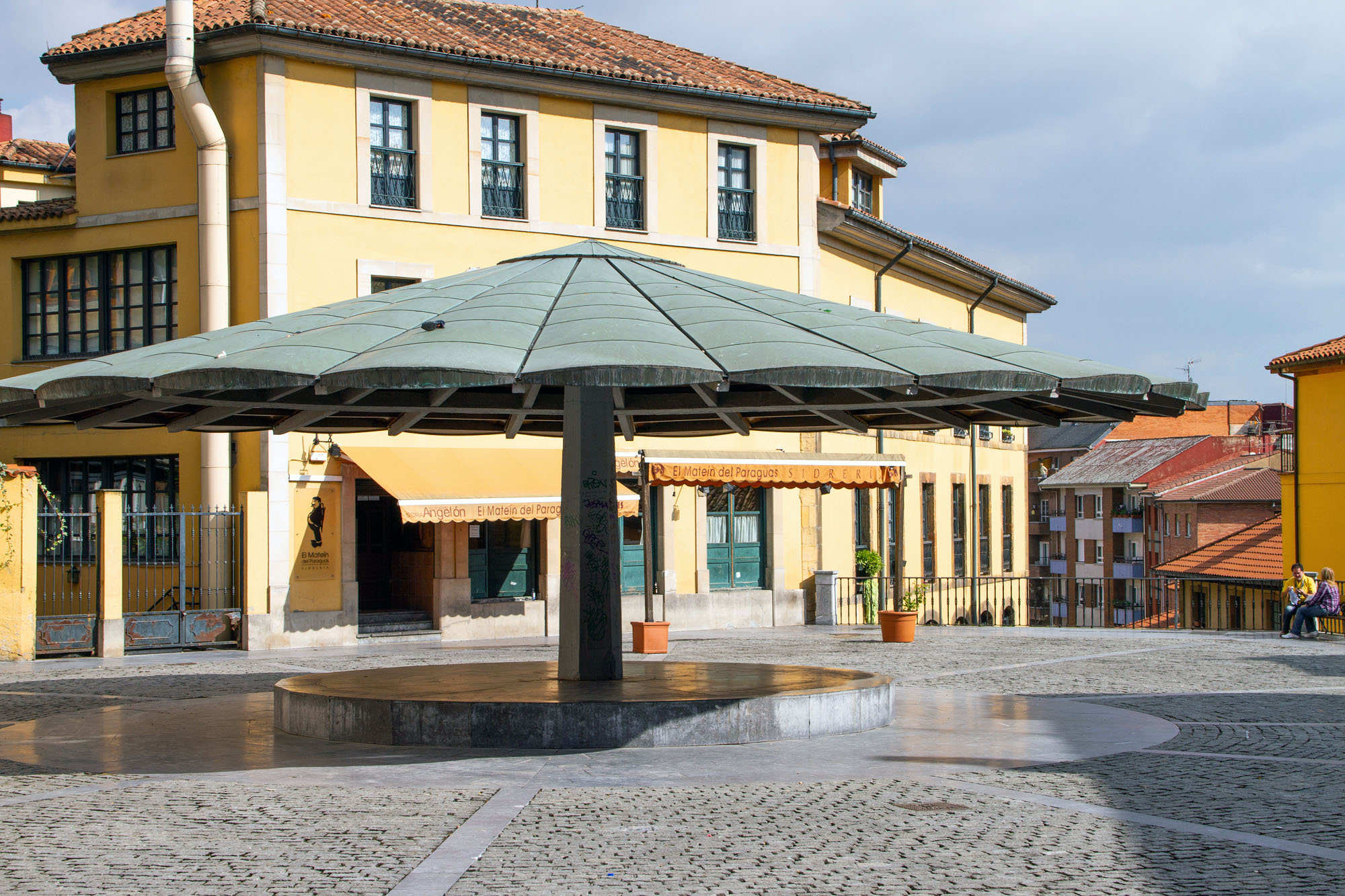 04 Plaza del Paraguas Oviedo Asturias IMG 1438 1