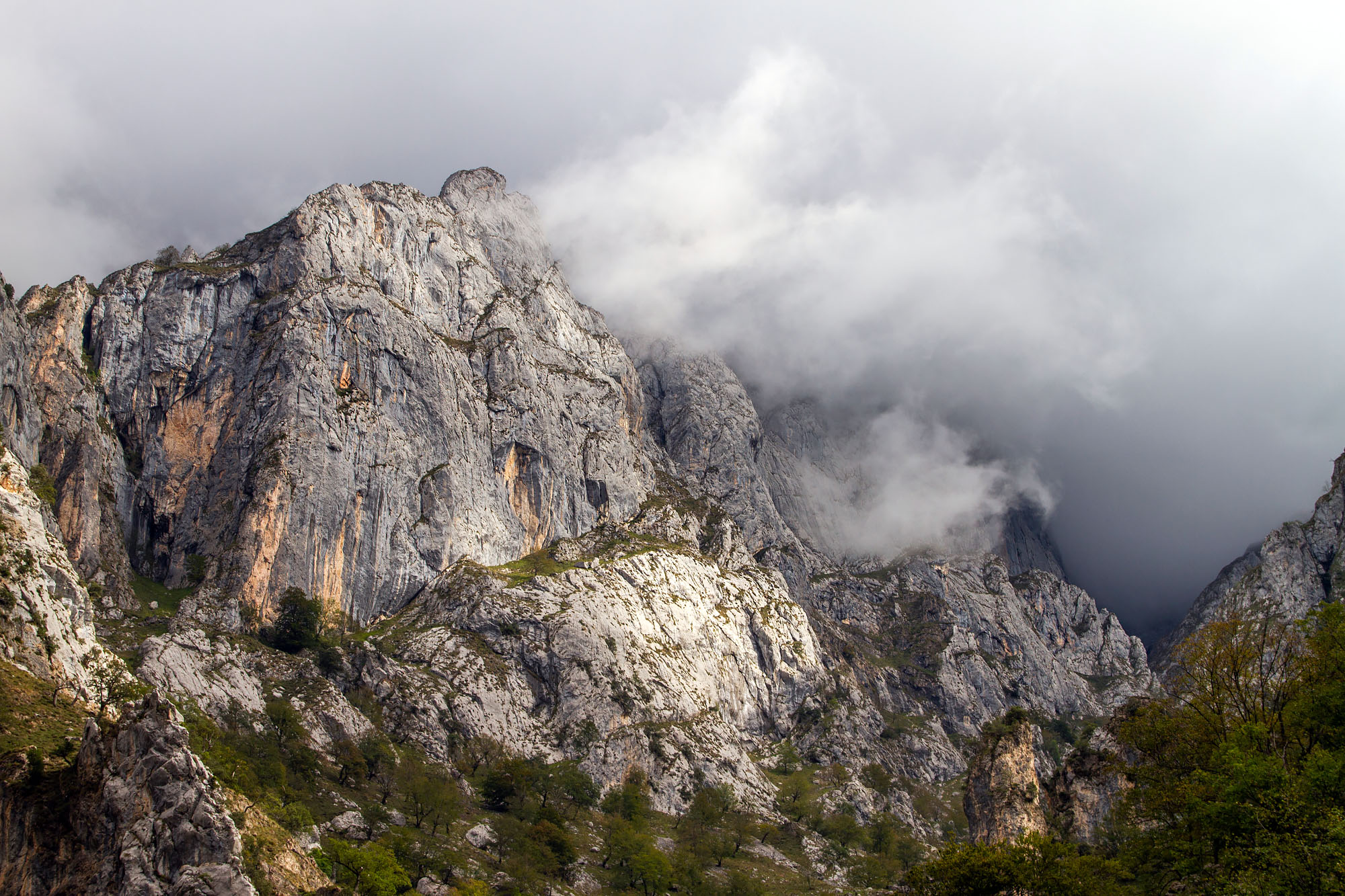 Sunny day to go hiking Asturias